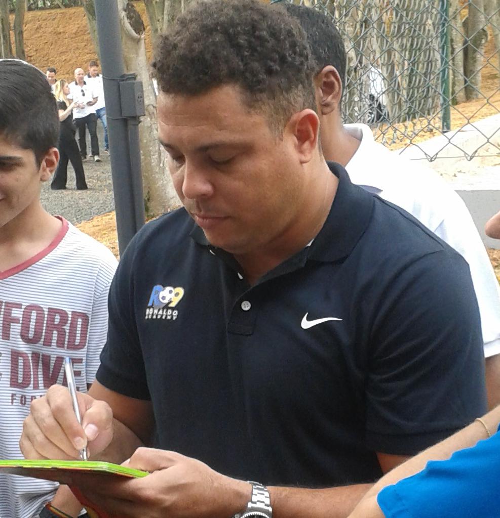 Ronaldo foi muito atencioso com os fãs presentes