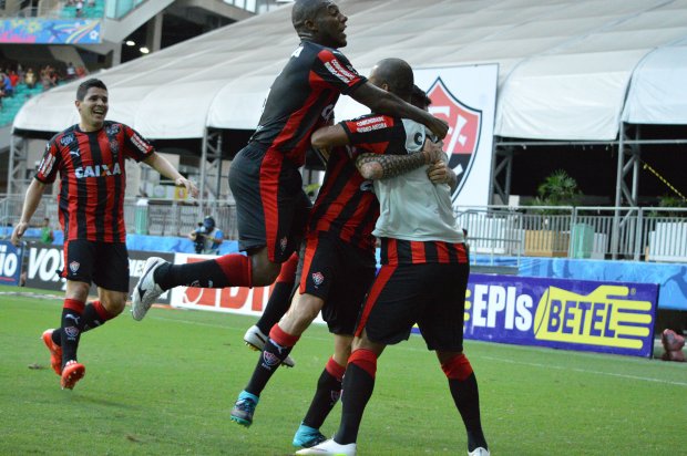 Vitória surpreendeu o Paysandu e assumiu a vice-liderança