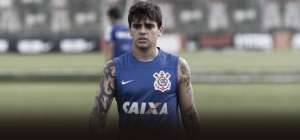 Fagner mostra otimismo após lesão em jogo do Corinthians: 'Logo estarei de volta'