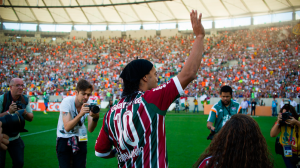 Vice do Flu nega erro e arrependimento por contratar Ronaldinho Gaúcho