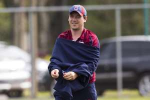 Série B: Dirigente do Paraná nega traição na demissão de Fernando Diniz e confirma interino até o final do ano