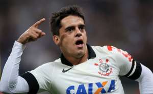 Exame confirma lesão e Fagner desfalca Corinthians por um mês