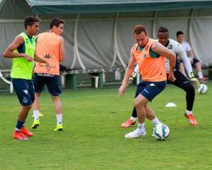 Zé Love destaca 'jogo da vida' do Goiás contra o Figueirense no Serra Dourada