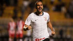 Corinthians renova contrato de Danilo por mais uma temporada
