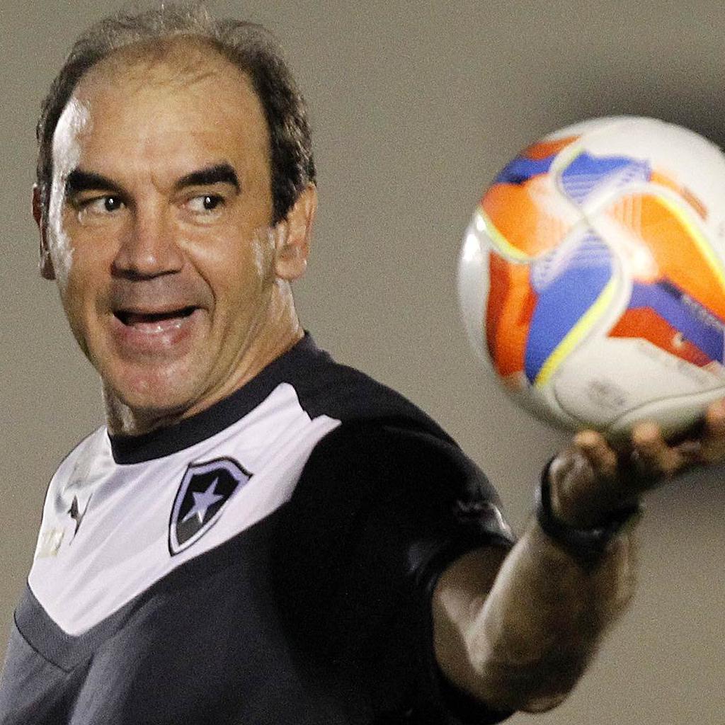 O treinador vê time descansado 