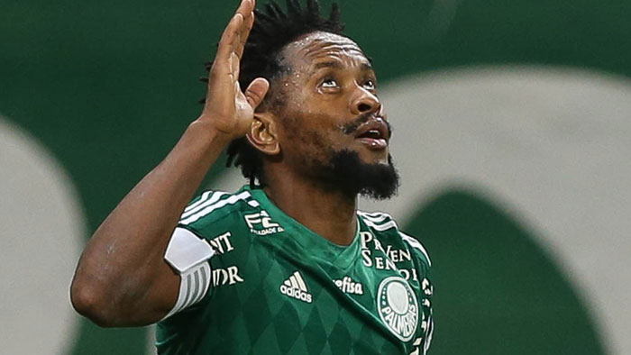 Zé Roberto marcou o segundo gol palmeirense em cobrança de pênalti
