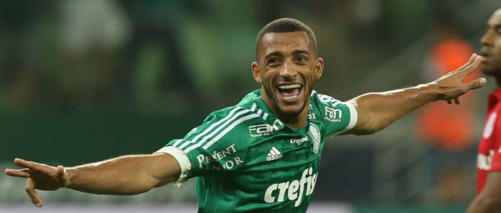 Victor Hugo comemora primeiro gol do Palmeiras, que quase vacilou contra o Internacional