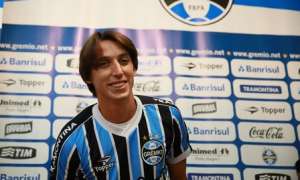 Geromel treina com bola e pode reforçar Grêmio contra o Cruzeiro
