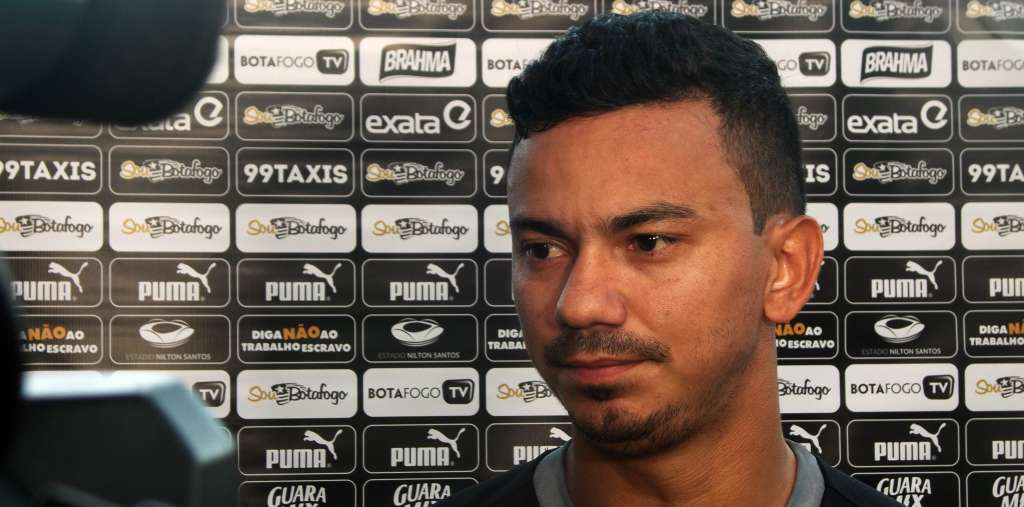 O volante Rodrigo Lindoso vai reencontrar sua terra natal, o Maranhão, em partida contra o Sampaio Côrrea