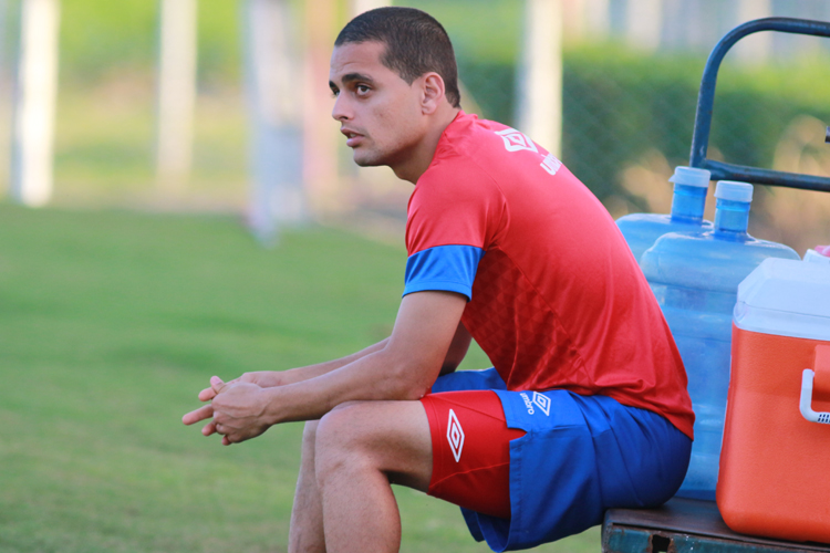 Prata da casa, João Ananias deve ganhar uma chance no meio de campo titular do Náutico