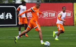 Técnico muda laterais e escala Wellington Paulista na vaga de Fred no Flu