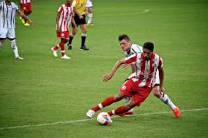 Série B: Volante garante Náutico brigando pelo acesso até a última rodada