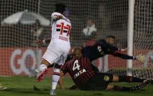 São Paulo 1 x 0 Atlético-PR - Rogério decide mais uma vez