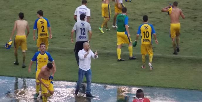 São Carlos festeja o acesso para a Série A3 em 2016. Vaga veio com três rodadas de antecedência.