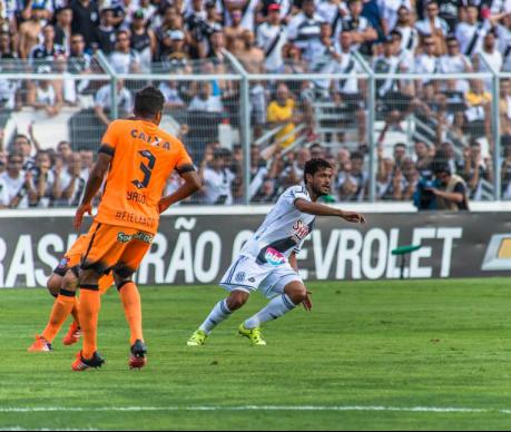 Elton ajudou a Macaca contra o líder Corinthians