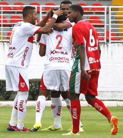 CRB festeja vitória sobre o Boa Esporte