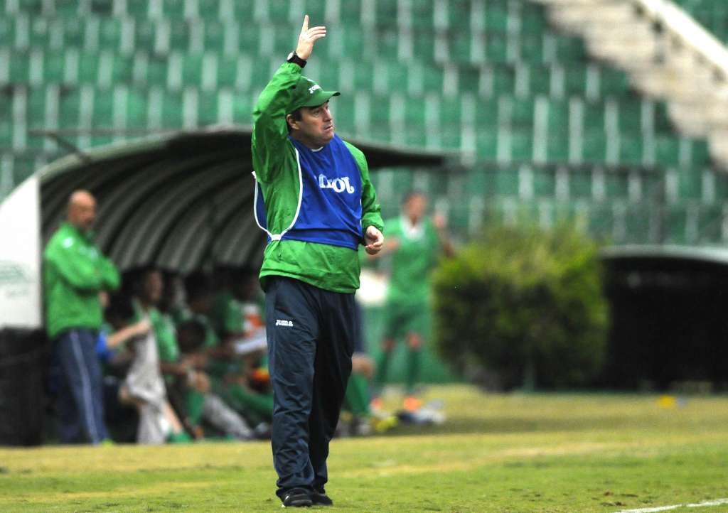 Guarani finalmente oficializa a permanência do técnico Pintado para Série A2