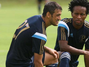 Zé Roberto e Robinho treinam mesmo na folga do elenco do Palmeiras