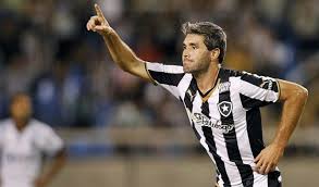 Série B: Artilheiro do Botafogo, Navarro despista sobre renovação, mas diz que quer ficar