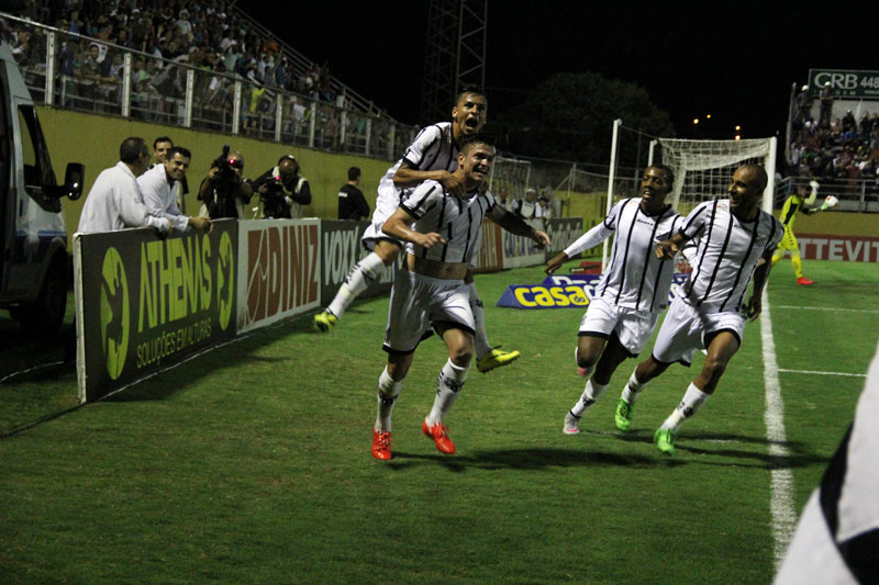 O Bragantino teve dificuldades, mas bateu o Criciúma e continua sonhando com o G4 - Fagner Alves