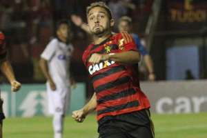 Prevendo a saída de Lucas Lima, Santos tenta contratar meia do Sport