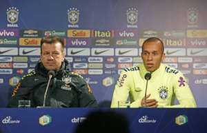 Eliminatórias: Dunga reconhece bom momento do Chile, mas minimiza peso da estreia