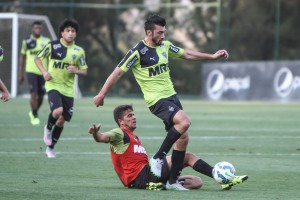 Cicatrização na perna surpreende e Dátolo pode voltar ao Atlético-MG