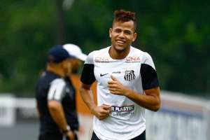 Geuvânio volta a treinar no gramado em reapresentação do Santos