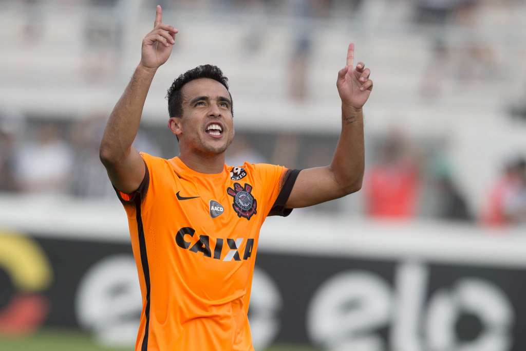 Jadson é o corintiano com mais partidas no Brasileiro