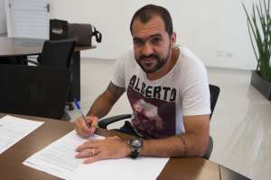 Danilo renova contrato com o Corinthians até o final de 2016