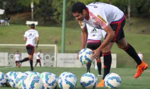 Flamengo deve contar com retorno de zagueiro Wallace, recuperado de lesão, contra o Figueirense