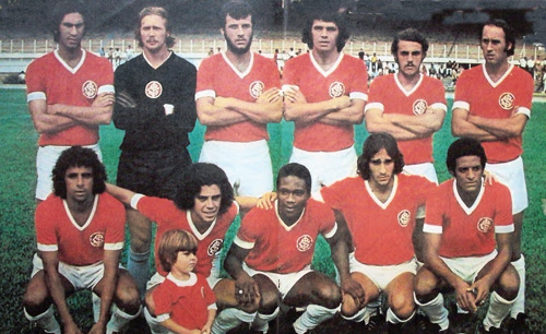 Time do Inter em 1973 com Jorge Andrade. Em pé: Pontes, Scheneider, Cláudio Duarte, Figueroa, Tovar e Jorge Andrade. Agachados: Arlem, Bráulio, Manoel, Paulo César Carpegiani e Djair.