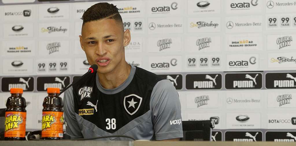 Neilton confirma que sua meta no clube é conquistar o título da Série B