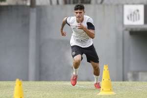 Santos tem volta de Zeca em treinamento após corte da seleção olímpica