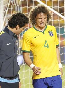 David Luiz e Marcelo Grohe vão direto a hospital na chegada a Fortaleza