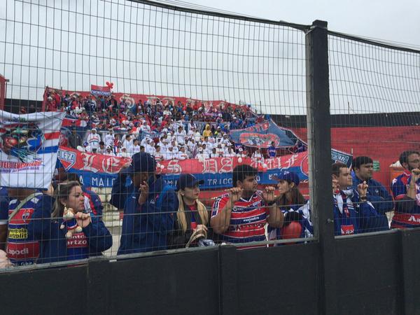 A torcida do Fortaleza que esteve presente no Bento de Freitas saiu frustrada com a derrota - Divulgação