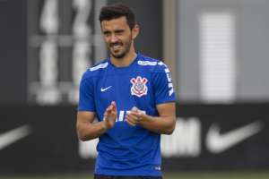 Laterais deixam treino mais cedo no Corinthians, mas não preocupam Tite