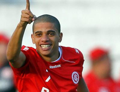 Taison não esconde vontade de voltar ao Inter