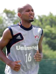 Wellington Silva fica fora de treino e desfalca o Fluminense contra o São Paulo