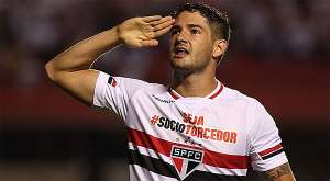 De olho na Europa, Pato é flagrado em jantar com Kia e Andrés Sanchez