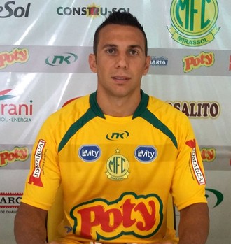 Volante Caio destaque da equipe do Mirassol em Limeira.