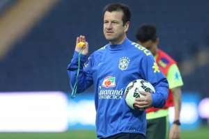 Eliminatórias: Dunga diz buscar alternativas para seleção, mas teme prejudicar entrosamento