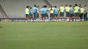 Eliminatórias: Torcida comparece ao Castelão, apoia seleção e vibra com Cafu e Taffarel