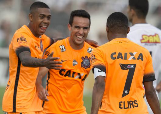 Corinthians vai defender a liderança diante do fraco Goiás