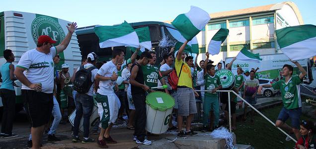 Não pense que é a torcida do Palmeiras, mas da Chapecoense que goleou o Verdão por 5 a 1