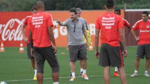 Em treino aberto, Argel testa Inter com Anderson e sem D'Alessandro