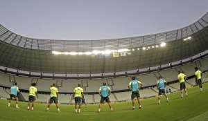 Sob desconfiança, Brasil quer 'dar e receber' carinho em Fortaleza