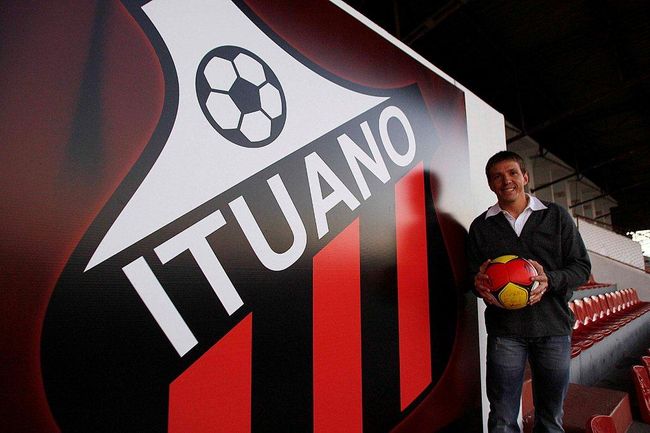O ex-craque Juninho Paulista, gestor do Ituano