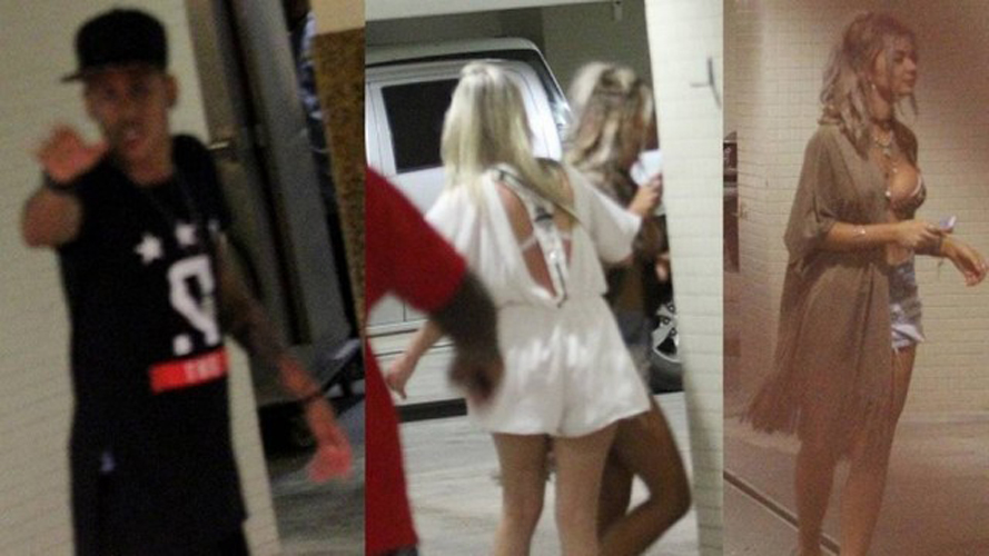 Paparazzi flagra Neymar com duas loiras em Hotel do Rio de Janeiro 2 0002050120589 img