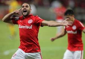 Infeliz, Lisandro López pode deixar o Inter e acertar com o Racing